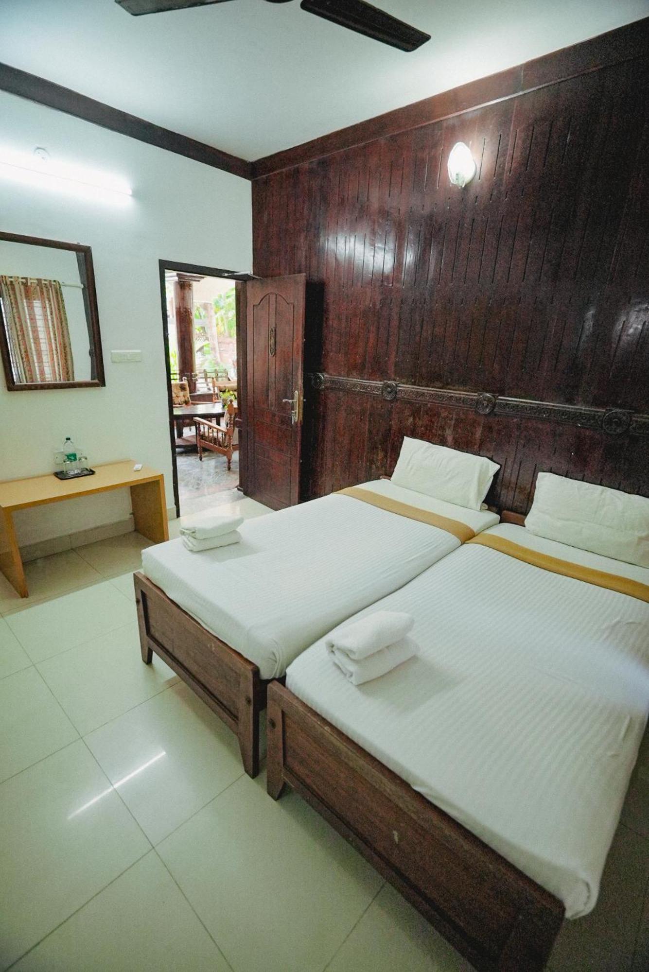 Raja Park Beach Resort Varkala Bagian luar foto